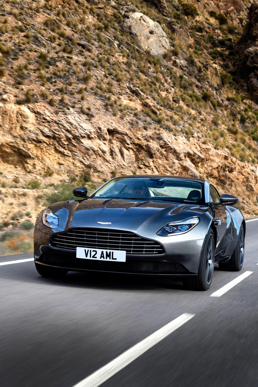  Aston Martin DB11 2016 года  (UK) (фото 16 из 33)